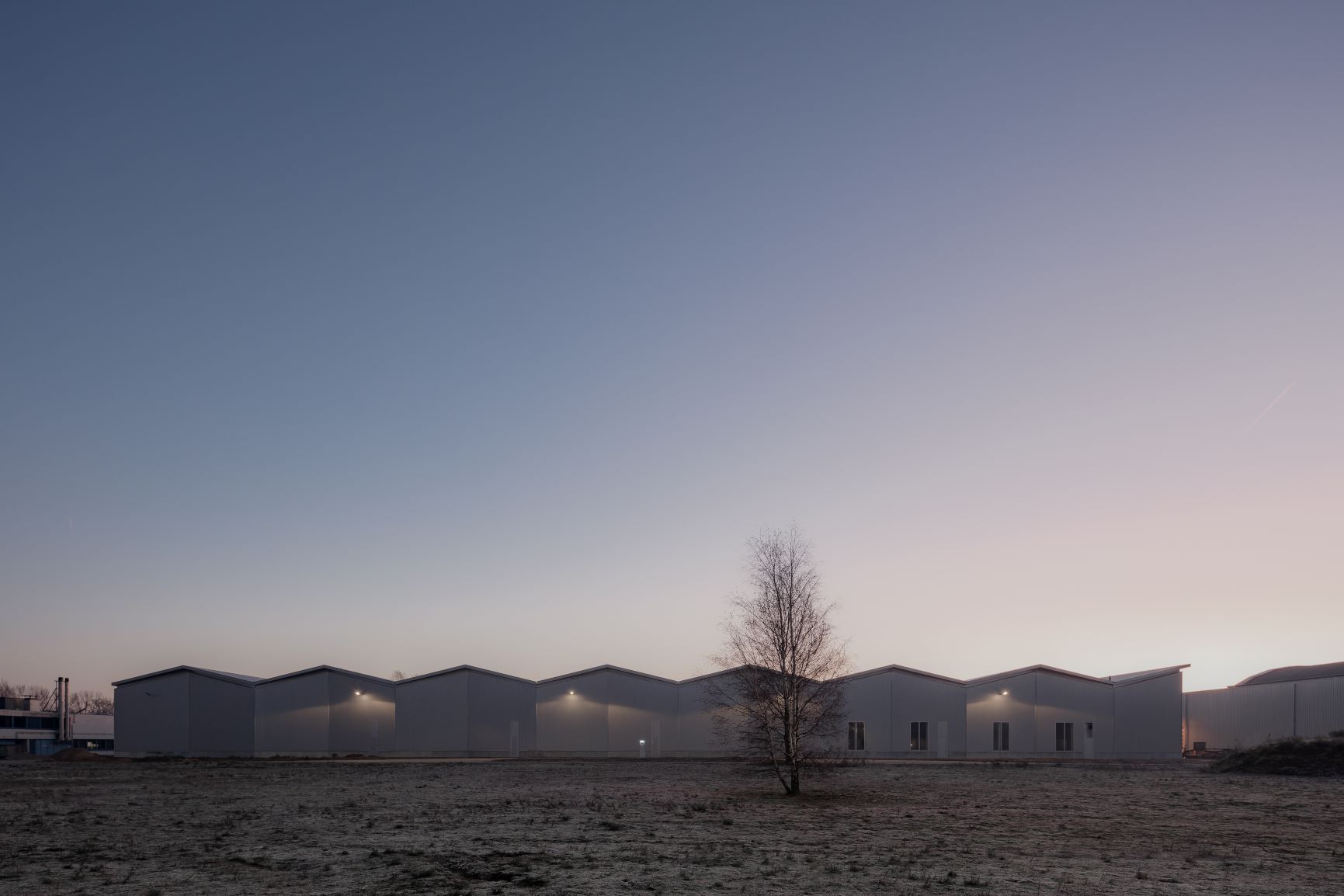 Ingetogen en krachtig functioneel gebouw op IPKW door Space Encounters