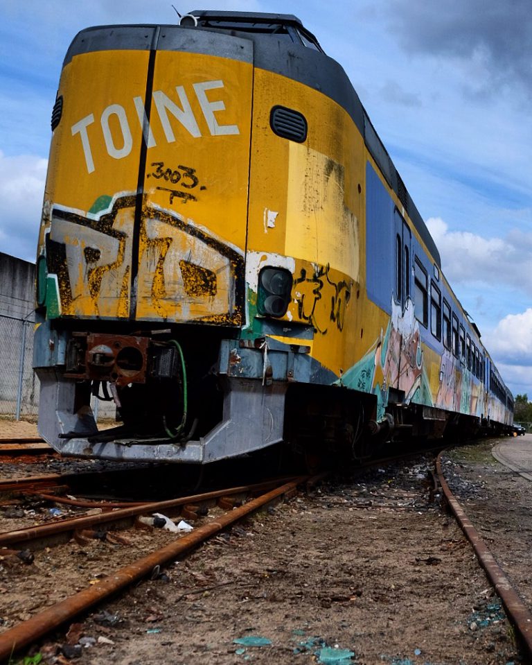 Het verhaal achter de trein die al jaren ‘verstopt’ staat op IPKW