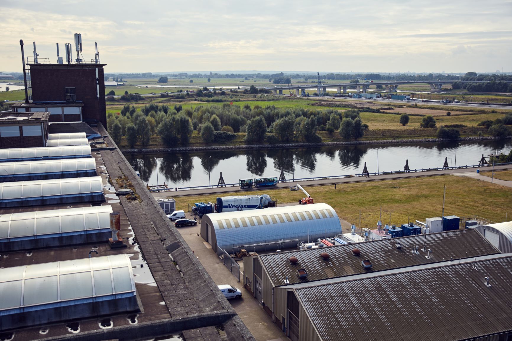 CleanMobilEnergy: consortium slaat zonnestroom op voor Arnhemse laadpalen