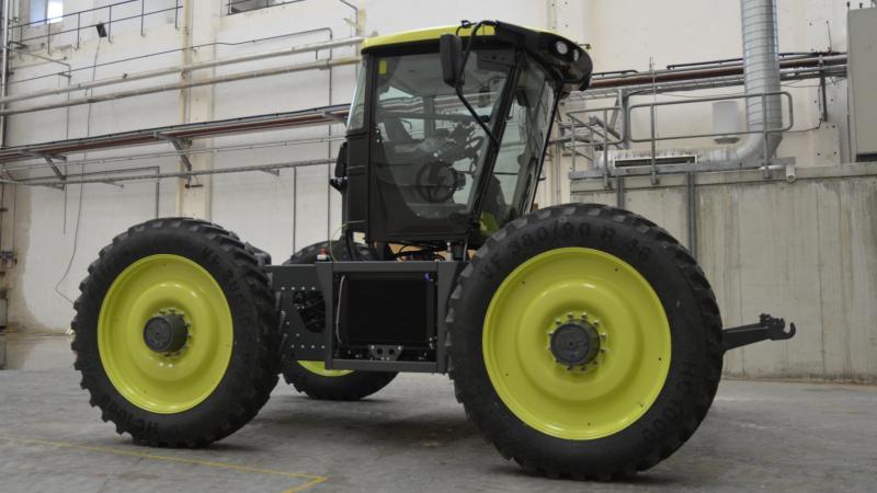 H2Trac levert eerste waterstoftrekker aan Stadsboerderij Almere