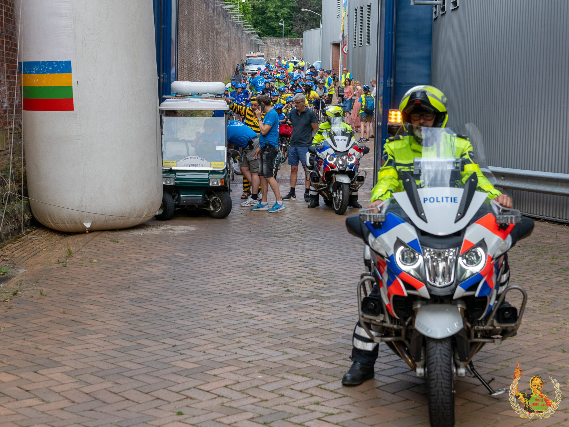 Ome Joop’s Tour 2022: zes dagen feest op de fiets, met limonade, macaroni én een lesje luisteren naar elkaar